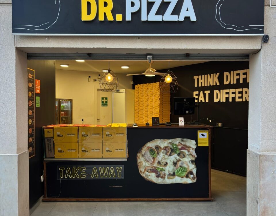 Façana de Dr. Pizza al carrer de Sant Marià de Viladecans