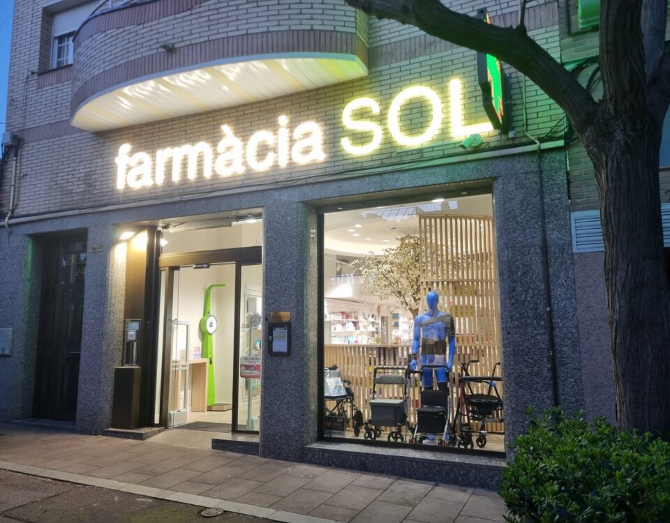 Façana de la Farmàcia Sol al carrer del Doctor Reig de Viladecans