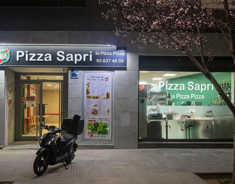 Façana de Pizza Sapri a l’avinguda de la Generalitat de Viladecans